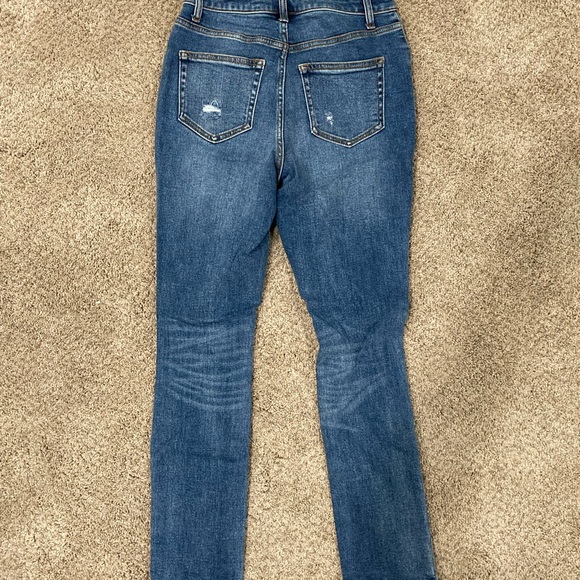 American eagle ripped skinny jeans size 2. Used like new. Only worn a few times - Picture 2 of 3